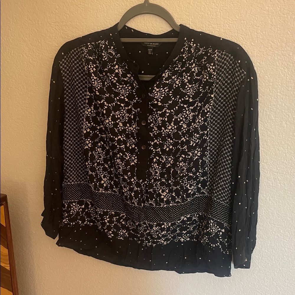 Lucky Brand 100% modal Black and beige cream Floral Blouse body